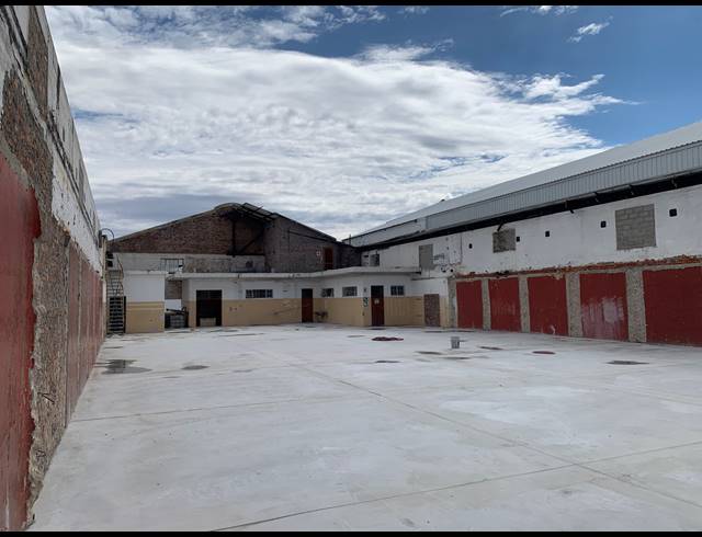 1,350M² WAREHOUSE TO LET IN DAL JOSAFAT